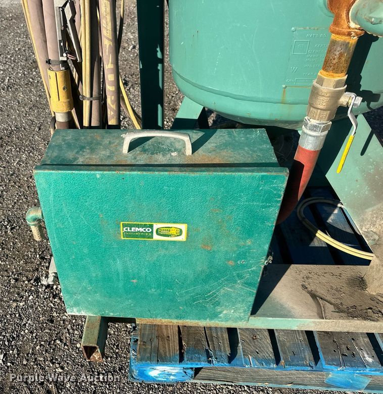 image for item DQ6476 Clemco wet blast injector system