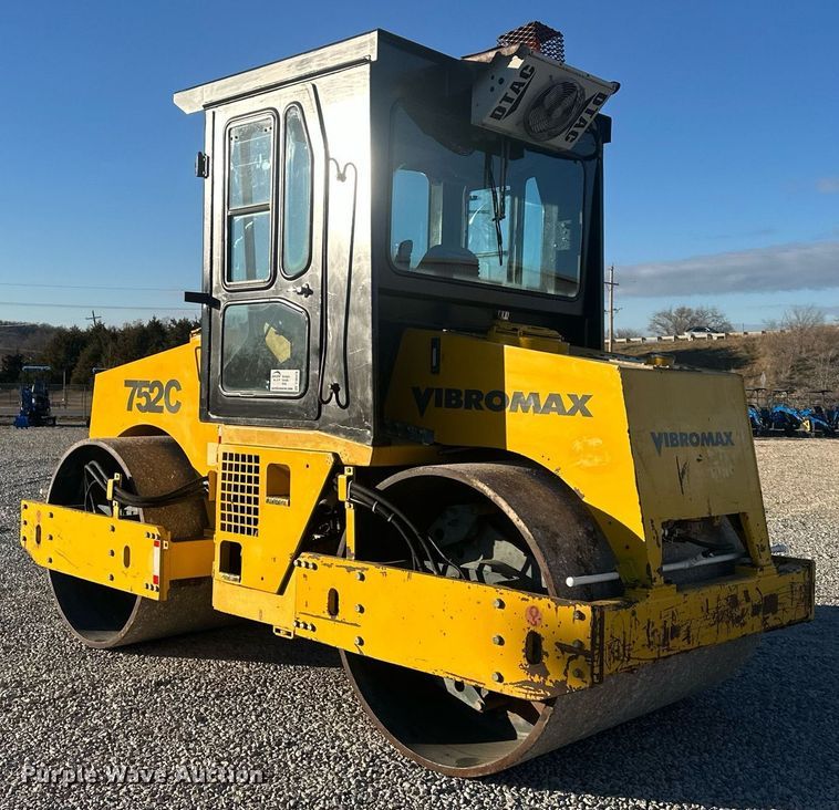 image for item DQ6478 2003 Vibromax 752C double drum roller