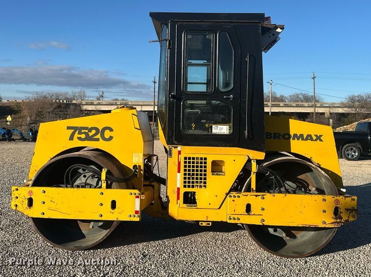 image for item DQ6478 2003 Vibromax 752C double drum roller