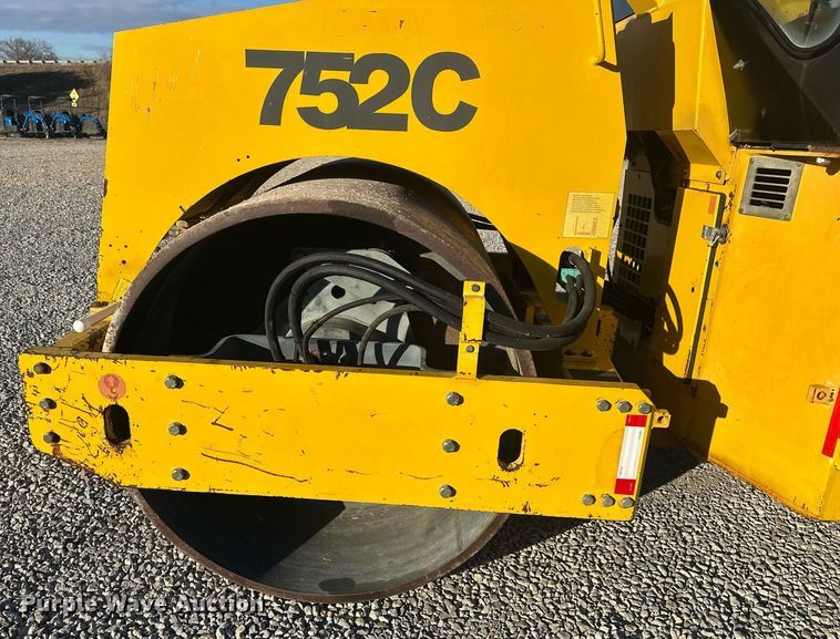 image for item DQ6478 2003 Vibromax 752C double drum roller