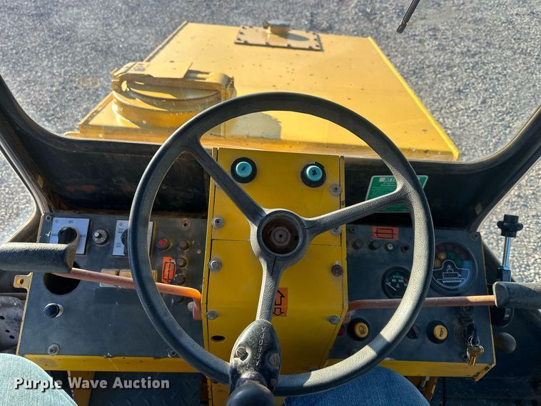 image for item DQ6478 2003 Vibromax 752C double drum roller