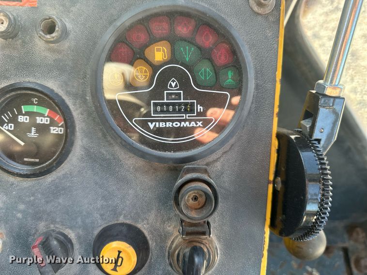 image for item DQ6478 2003 Vibromax 752C double drum roller