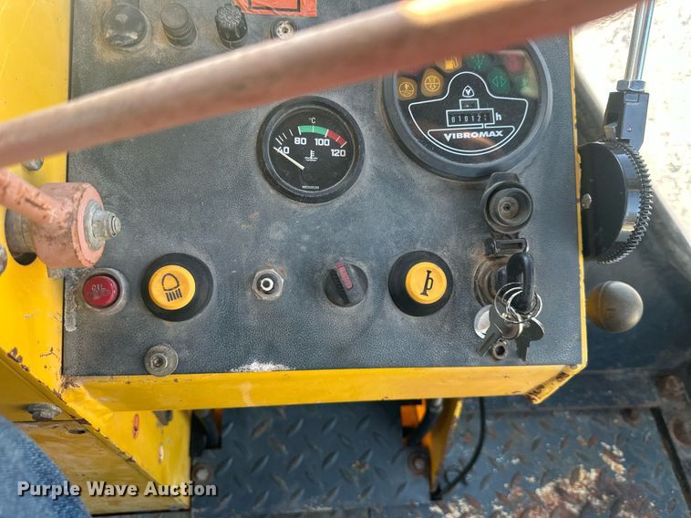 image for item DQ6478 2003 Vibromax 752C double drum roller