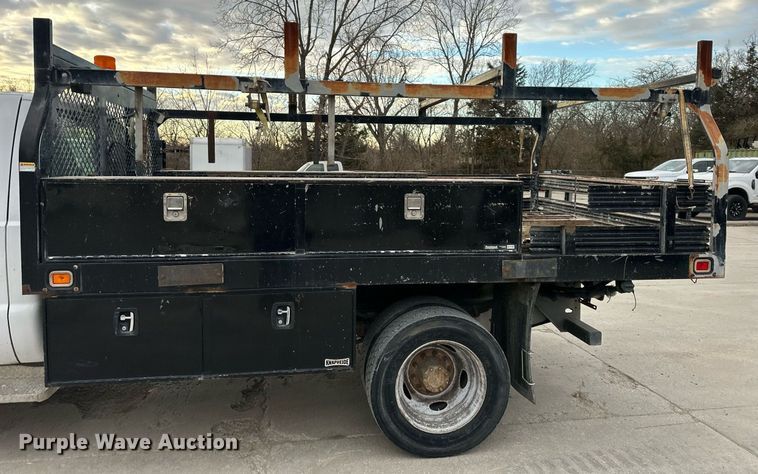 image for item DQ6487 2012 Ford F450 Super Duty flatbed truck