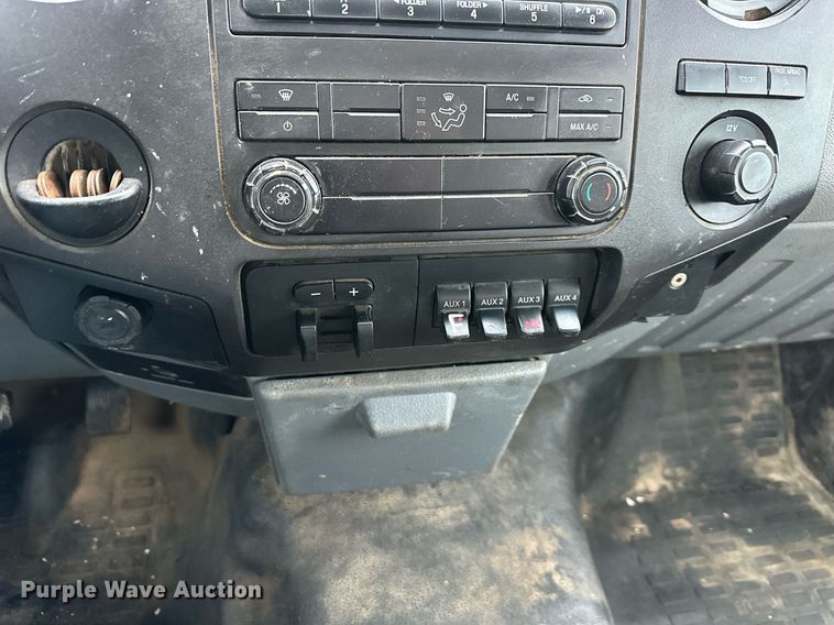 image for item DQ6487 2012 Ford F450 Super Duty flatbed truck