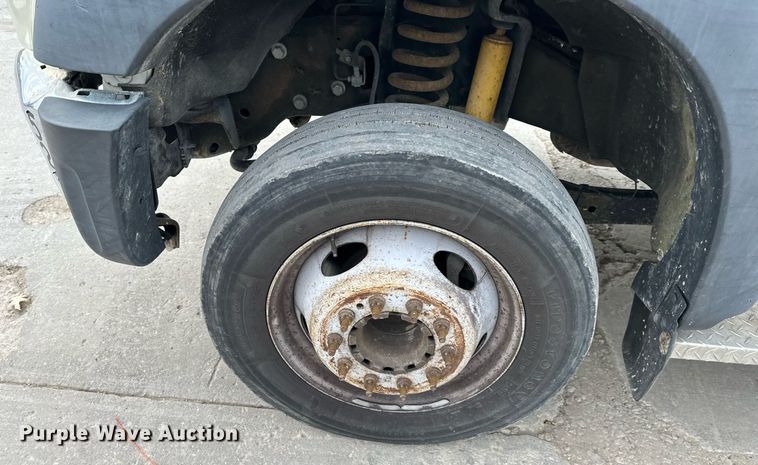 image for item DQ6487 2012 Ford F450 Super Duty flatbed truck