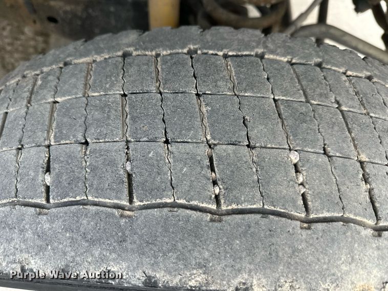 image for item DQ6487 2012 Ford F450 Super Duty flatbed truck