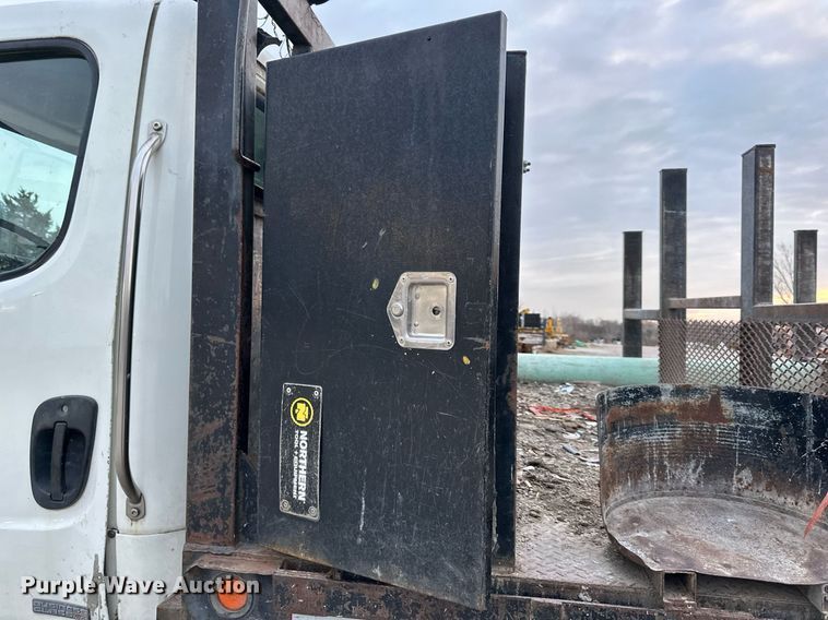 image for item DQ6490 2008 Freightliner flatbed truck