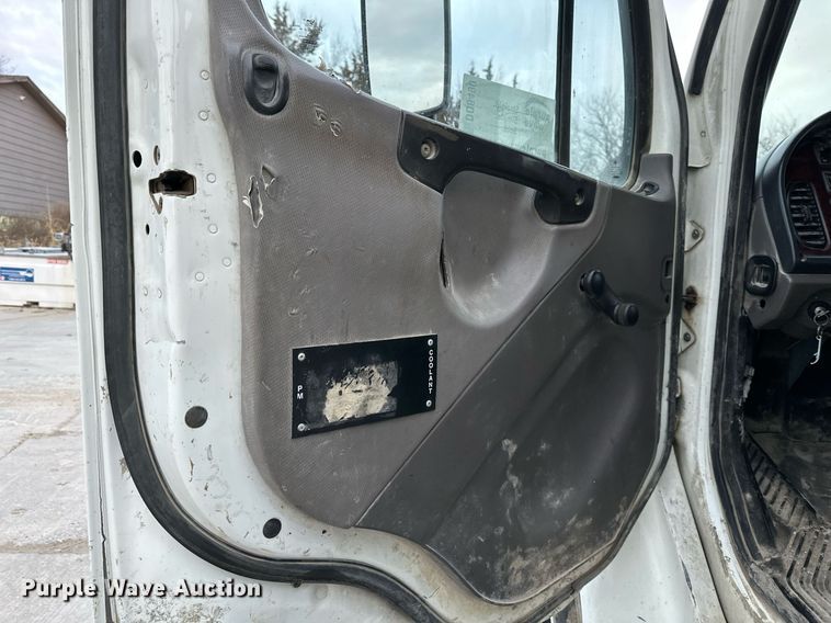 image for item DQ6490 2008 Freightliner flatbed truck