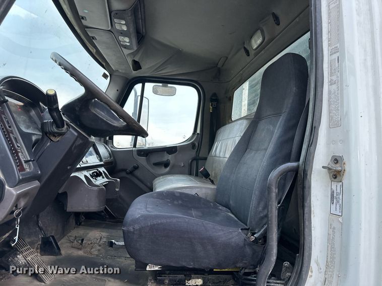 image for item DQ6490 2008 Freightliner flatbed truck