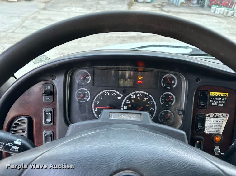 image for item DQ6490 2008 Freightliner flatbed truck