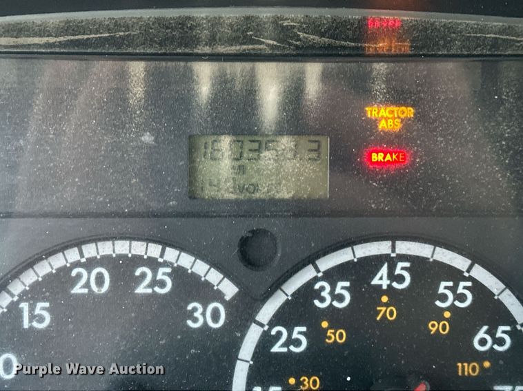 image for item DQ6490 2008 Freightliner flatbed truck