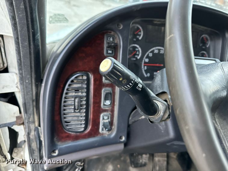 image for item DQ6490 2008 Freightliner flatbed truck