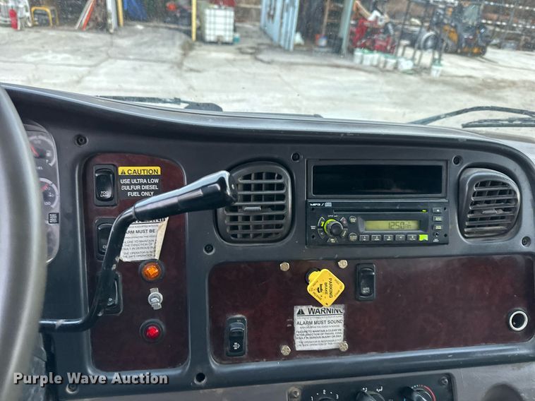 image for item DQ6490 2008 Freightliner flatbed truck