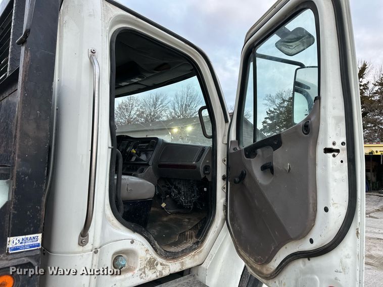 image for item DQ6490 2008 Freightliner flatbed truck