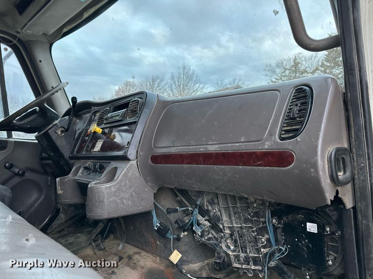 image for item DQ6490 2008 Freightliner flatbed truck