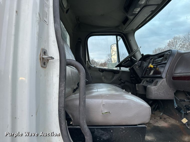 image for item DQ6490 2008 Freightliner flatbed truck