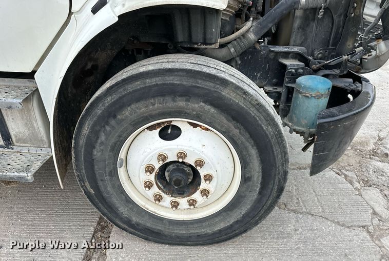 image for item DQ6490 2008 Freightliner flatbed truck