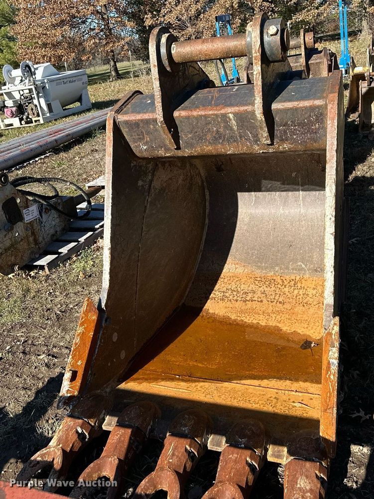 image for item DQ6534 ESCO excavator bucket