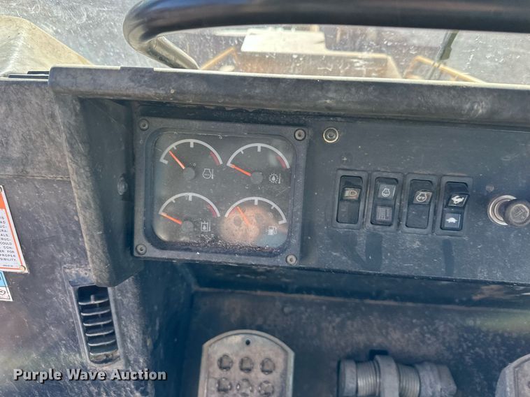 image for item DQ6539 2002 Caterpillar 963C track loader