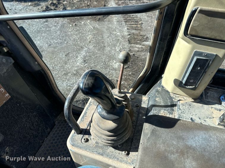 image for item DQ6539 2002 Caterpillar 963C track loader