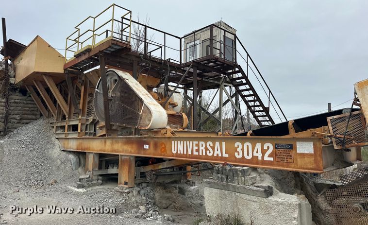 image for item DR0966 Universal 3042 crusher