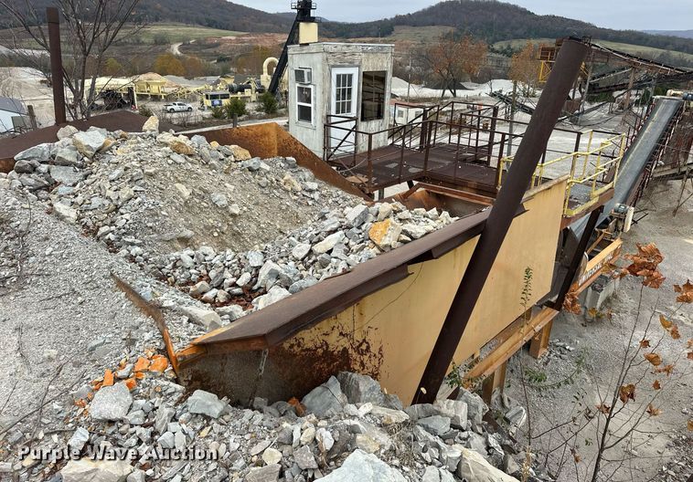 image for item DR0966 Universal 3042 crusher