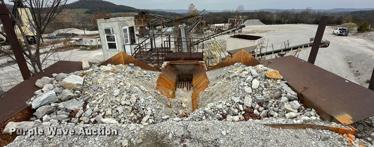 image for item DR0966 Universal 3042 crusher