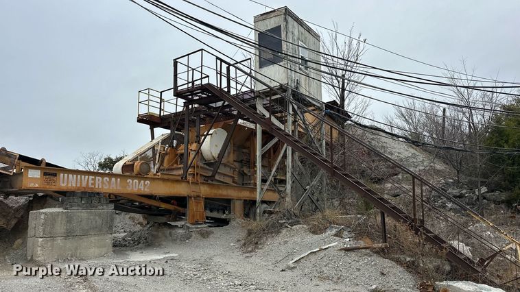 image for item DR0966 Universal 3042 crusher