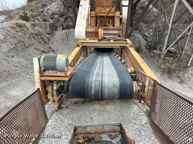 image for item DR0966 Universal 3042 crusher