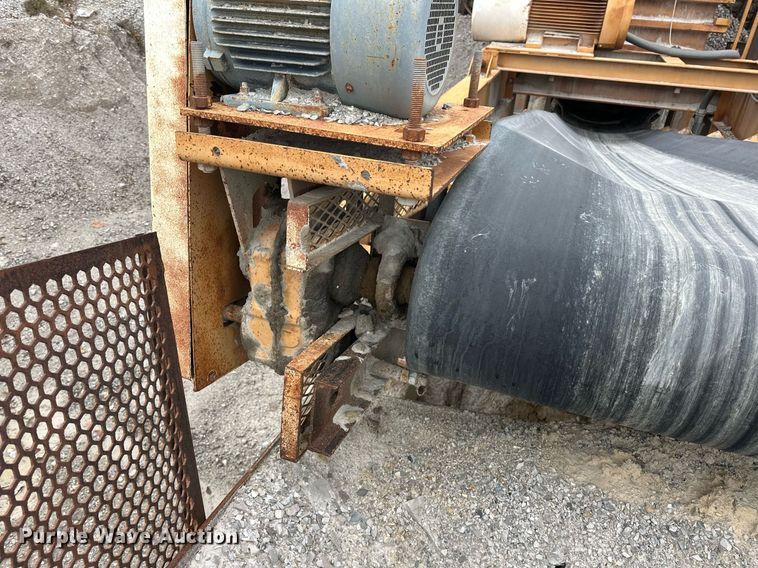 image for item DR0966 Universal 3042 crusher