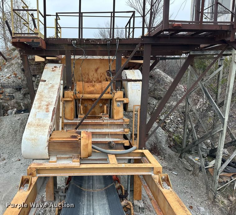 image for item DR0966 Universal 3042 crusher