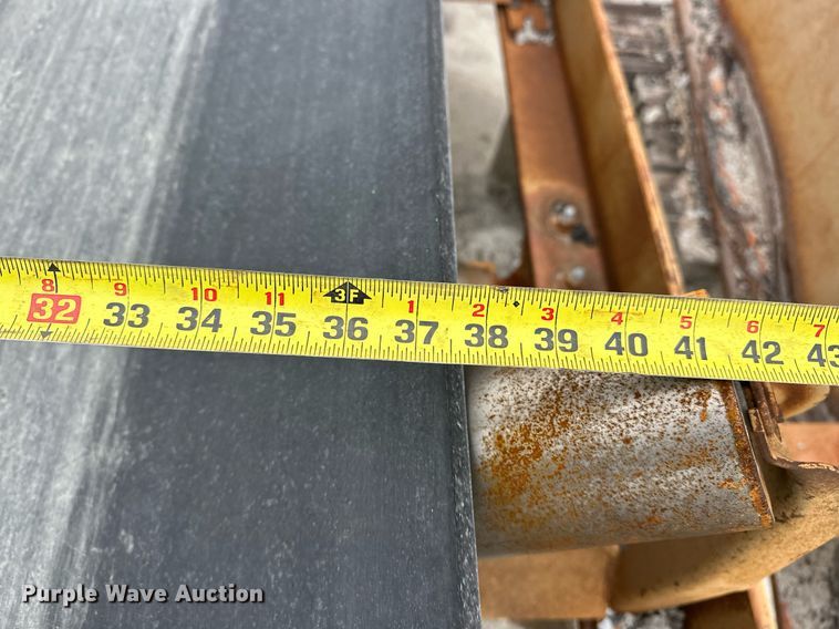 image for item DR0966 Universal 3042 crusher