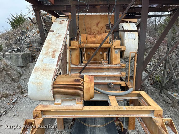 image for item DR0966 Universal 3042 crusher
