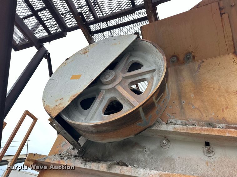 image for item DR0966 Universal 3042 crusher
