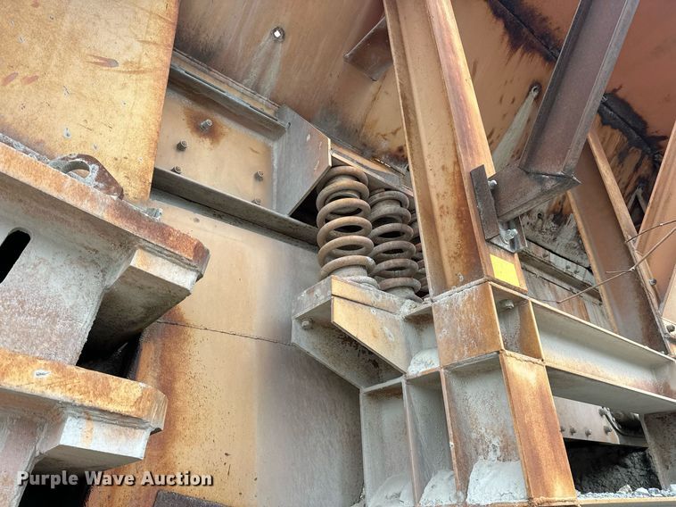 image for item DR0966 Universal 3042 crusher