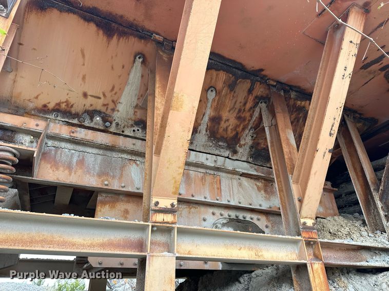 image for item DR0966 Universal 3042 crusher