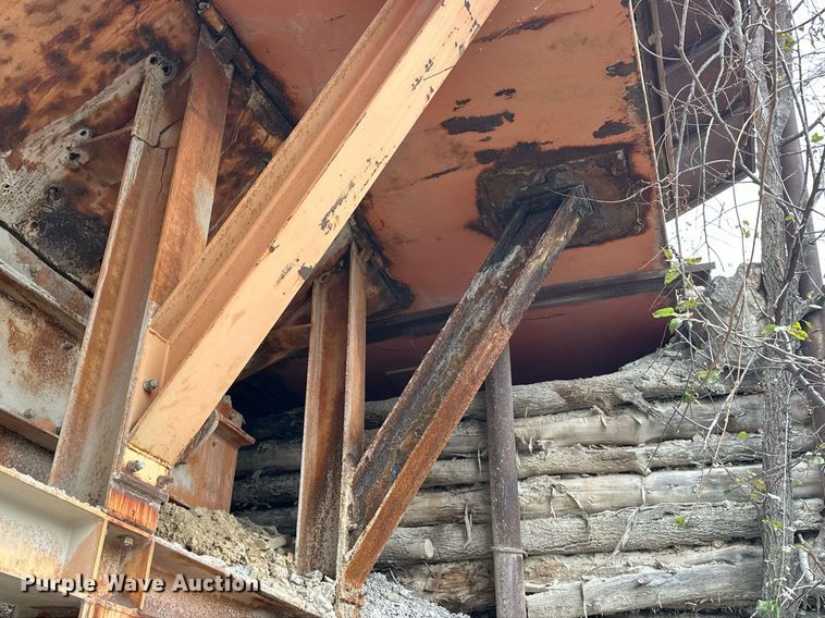 image for item DR0966 Universal 3042 crusher