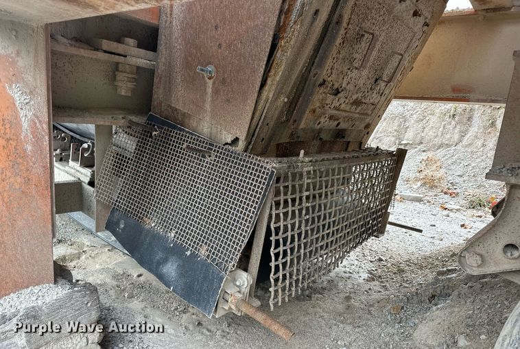 image for item DR0966 Universal 3042 crusher