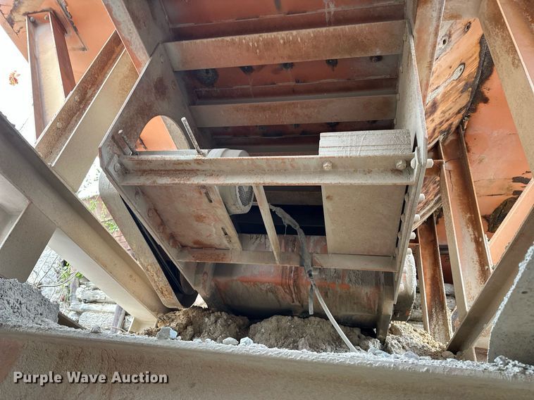 image for item DR0966 Universal 3042 crusher