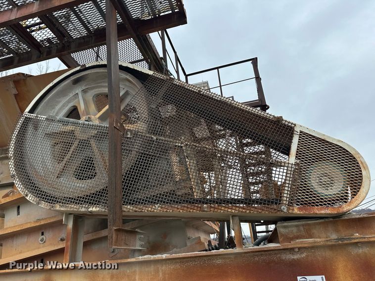 image for item DR0966 Universal 3042 crusher