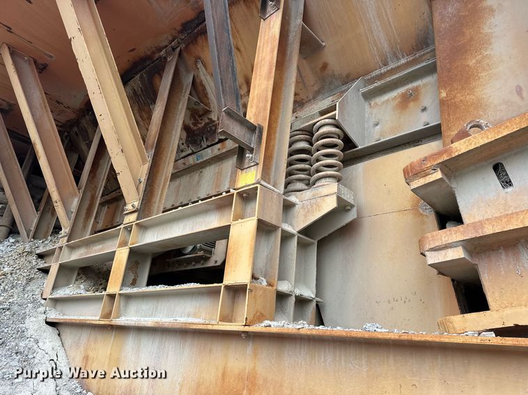 image for item DR0966 Universal 3042 crusher