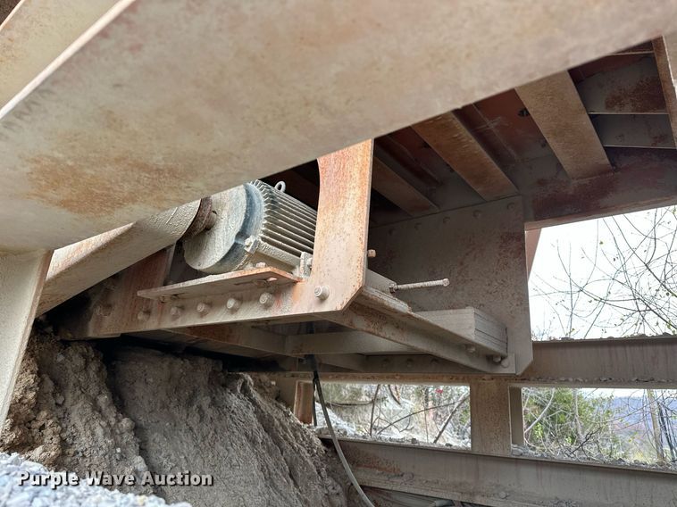 image for item DR0966 Universal 3042 crusher