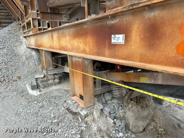 image for item DR0966 Universal 3042 crusher