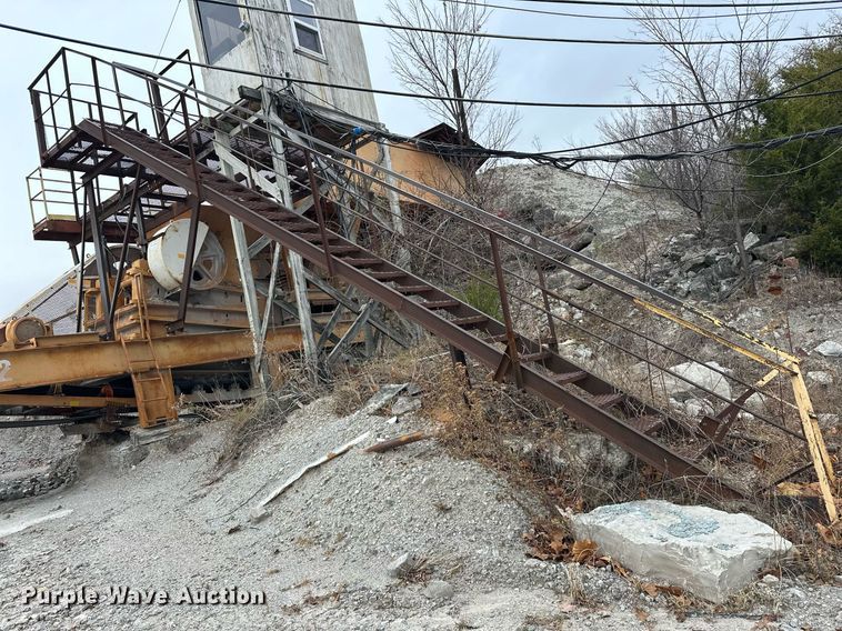 image for item DR0966 Universal 3042 crusher