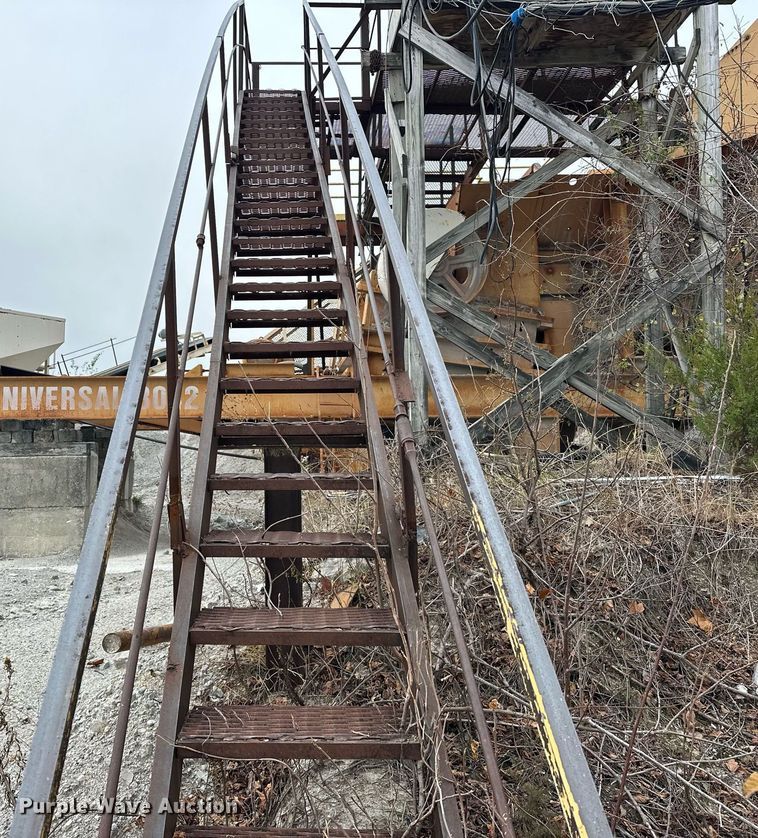 image for item DR0966 Universal 3042 crusher