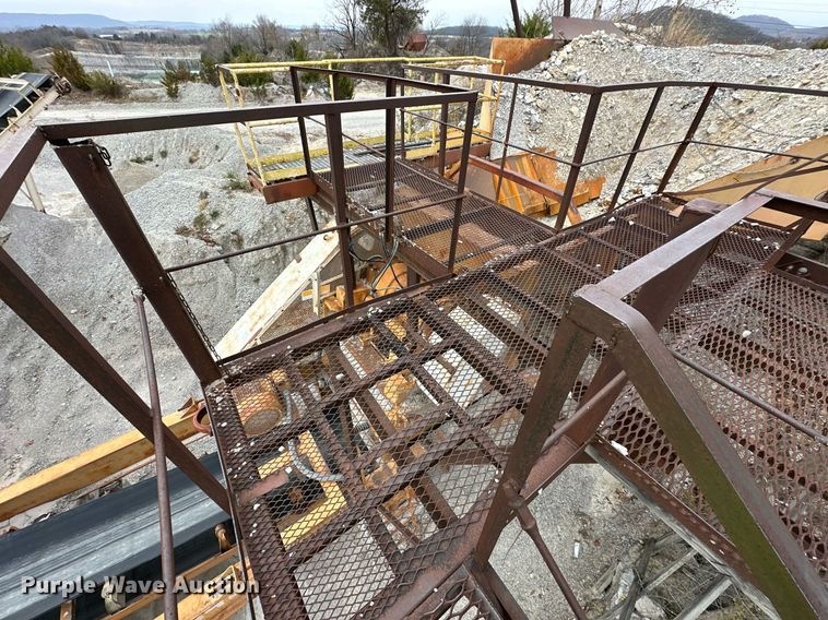 image for item DR0966 Universal 3042 crusher