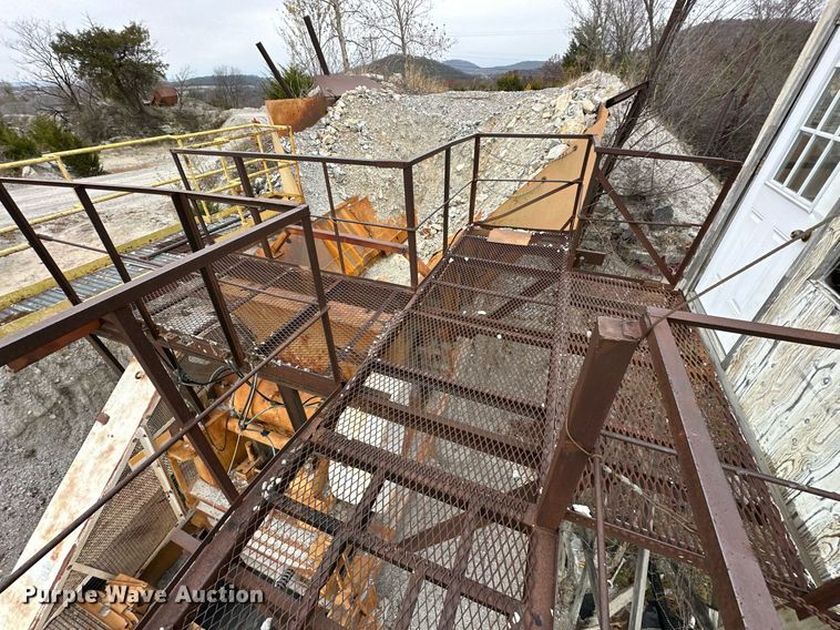 image for item DR0966 Universal 3042 crusher