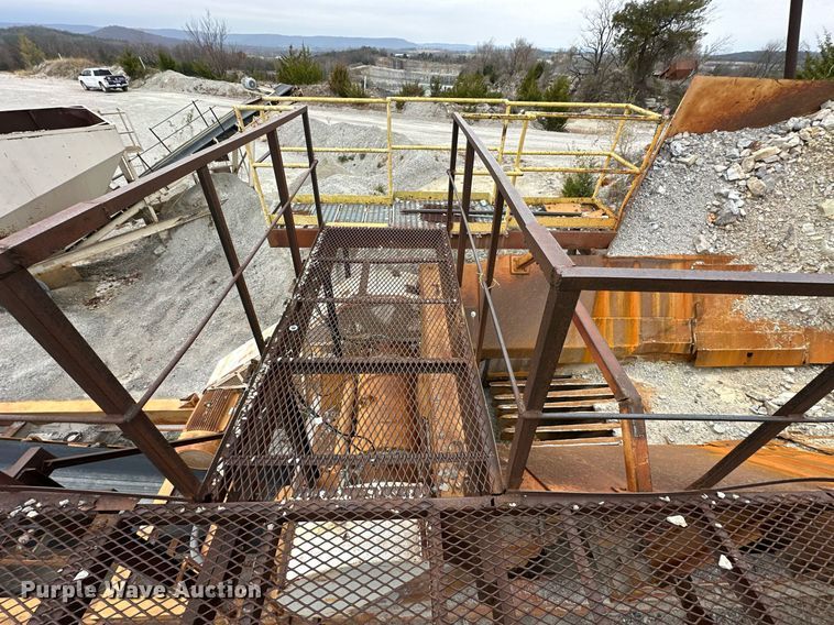 image for item DR0966 Universal 3042 crusher