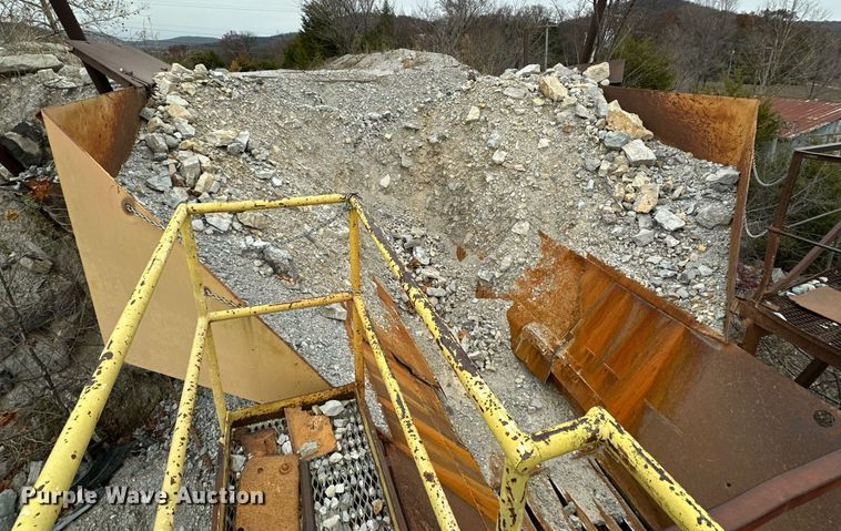 image for item DR0966 Universal 3042 crusher